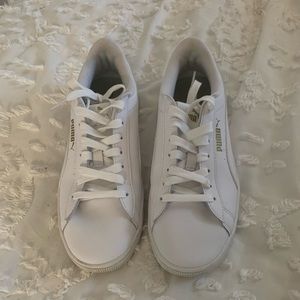 EUC Puma white leather sneaker